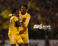 Chấp Công Vinh, SLNA nhấn chìm ngày về Văn Quyến