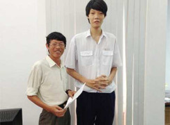 Bất ngờ với thí sinh cao 2.4m