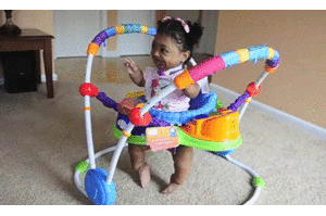 Nghị lực sống mãnh liệt của bé không xương