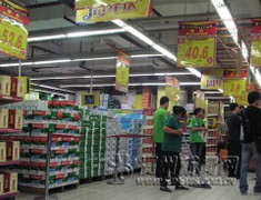 Náo loạn vụ 2 siêu thị Trung Quốc bị đầu độc