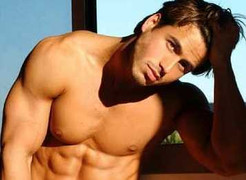 Cưa gỗ, 'quý ông' phải cắt bỏ tinh hoàn