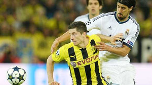 Real MOUdrid: Nắm tay nhau vượt thảm họa