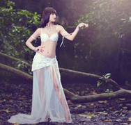 Hồng Quế diện ‘thiếu vải’, Hoài Linh đóng cửa facebook