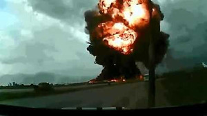 Video: Máy bay Mỹ nổ tung trên bầu trời Afghanistan