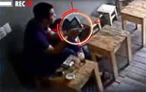 Video: Cướp Ipad trong chớp mắt ở tiệm cafe
