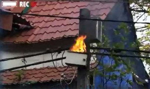 Choáng với nhóm học sinh reo hò khi có đám cháy