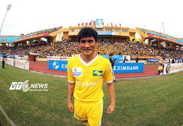 Đánh bại đội bóng Công Vinh bằng cách nào?