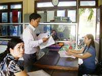 Con dấu của UBND phường 'bay' ra cánh đồng