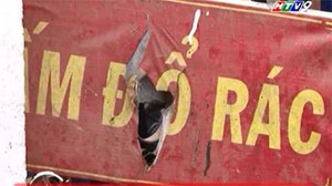 Khi đường tàu hóa bãi rác, vườn rau