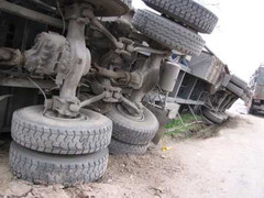 Tài xế ngủ gật cán chết ba người