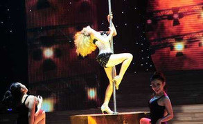 Màn múa cột, khoe dáng không thể rời mắt của Bảo Anh