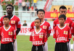 Không Văn Quyến, V.Ninh Bình thắng lạ