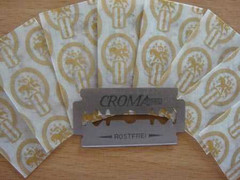 Rộ tin đồn dùng dao lam 'dính' HIV rạch đùi thiếu nữ