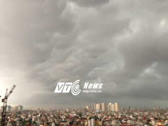 Clip: Mưa giông ùn ùn kéo về Hà Nội