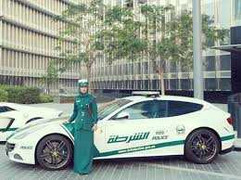 Nữ cảnh sát Dubai xinh đẹp đi tuần bằng siêu xe