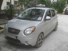 Hà Nội: 'Điều' tài xế ra đồng, dí dao vào cổ để cướp