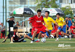 Vòng 1 Ngoại hạng 'phủi': Cú sốc và phim hành động