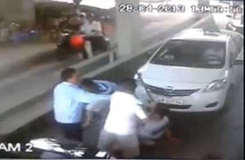 4 côn đồ đánh tả tơi nữ nhân viên soát vé ra trình diện