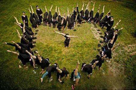 Sinh viên quậy 'khó đỡ' trong lễ tốt nghiệp