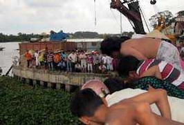 Bị truy đuổi, kẻ cướp nhảy kênh chết đuối