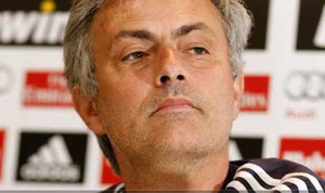 Mourinho 'đâm' Casillas, 'chọc' Pepe