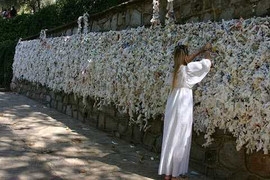 Huyền bí và rùng rợn quanh ngôi nhà Đức Mẹ Đồng Trinh