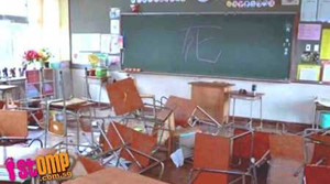 Bắt chước truyện tranh, nữ sinh phá tan trường học