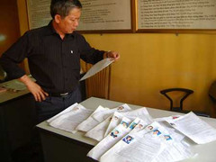 Hy hữu: Bắt đền chủ tịch xã vì con ế vợ