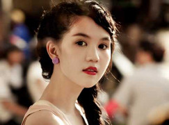 Vẻ đẹp mê hoặc của Ngọc Trinh chốn hậu trường