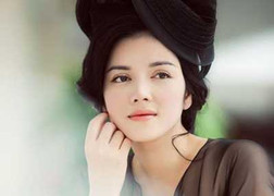 Lý Nhã Kỳ và lùm xùm 'tặng nhà báo quà thay phong bì'