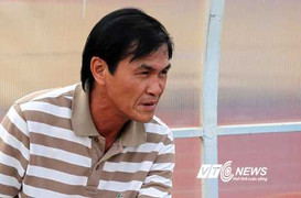 Thua to, HLV K.KG khổ sở đổ tại trọng tài