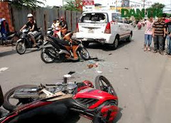 Nữ sinh viên hạ gục hai tên cướp giữa phố