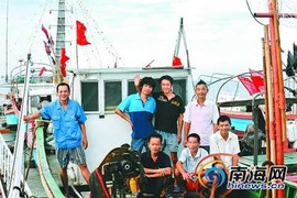 Kéo họ hàng ra Biển Đông, tàu cá Trung Quốc chờ may mắn