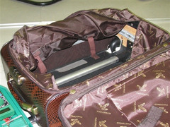 Bỏ quên va ly có hàng ngàn USD ở bến tàu cánh ngầm