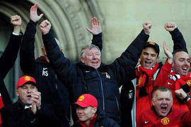 Sir Alex thách David Moyes tái lập kì tích