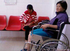 Hi hữu sán to, dài làm ổ trong đùi