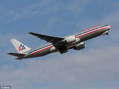 Nữ hành khách hát điên cuồng, máy bay Mỹ hạ cánh khẩn