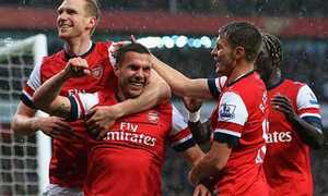 Arsenal thay Man City rửa hận hoành tráng