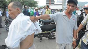 Náo loạn vì bắt người làm con tin