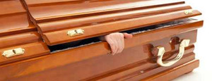 Giật mình người chết sống lại trong quan tài