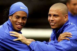Clip: Ronaldinho đọ tài 'xâu kim' cùng Ronaldo