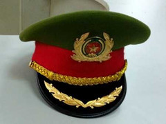 Mũ kê pi cấp tướng trong sòng bạc của ai?