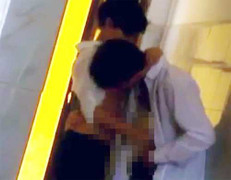 Sốc học trò yêu 'mãnh liệt' hơn cả người lớn