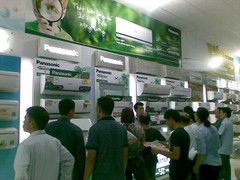 Nắng nóng kỷ lục hạ nhiệt, điều hòa vẫn cháy hàng