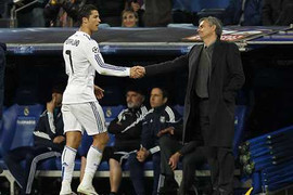 Nóng: Mourinho 'cuỗm' cả Ronaldo về Chelsea