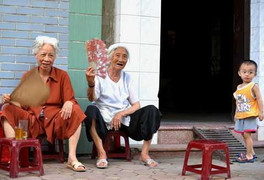 Nắng nóng thiêu đốt: Nhiều nơi ở Hà Nội bị cắt điện