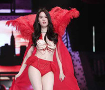 Quảng cáo trái phép, Đêm hội Chân dài bị lập biên bản