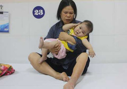 Bé 9 tháng tuổi mang trọng bệnh và đường cùng của mẹ