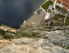 Video, ảnh: Dù hỏng, rơi tự do từ độ cao 300m