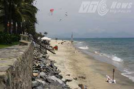 Hội An nguy cơ mất trắng bãi biển